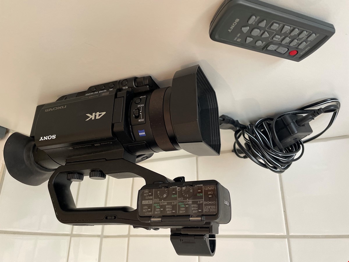 Sony HXR-NX80 videokamera (använd tre gånger)